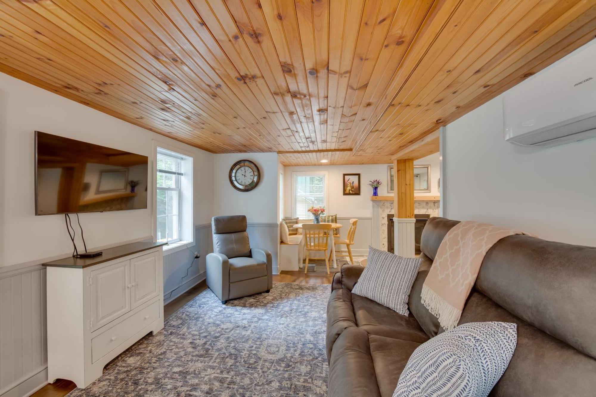 Charming With On-site Animal Viewing Holiday home